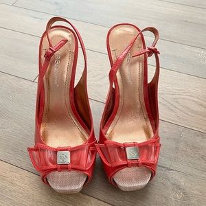 NWT 7M BCBG coral heels